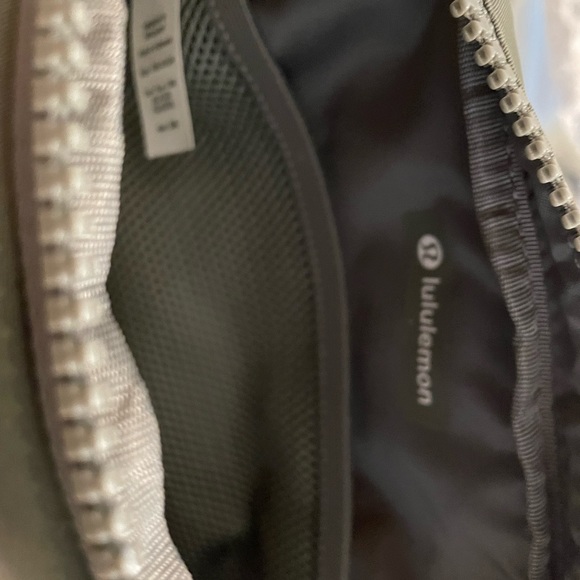 Lululemon Everywhere Belt Bag Large 2L - Picture 5 of 12
